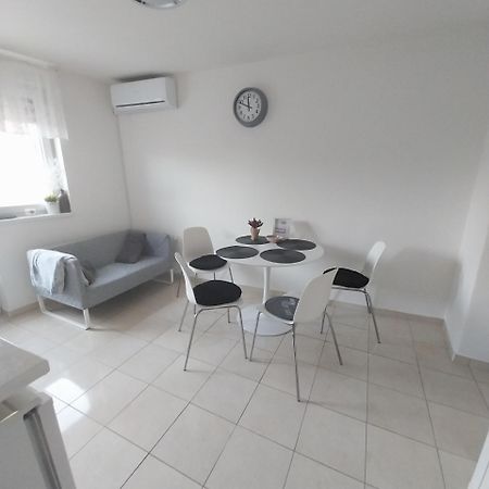 אוסילק Apartman Bloom מראה חיצוני תמונה