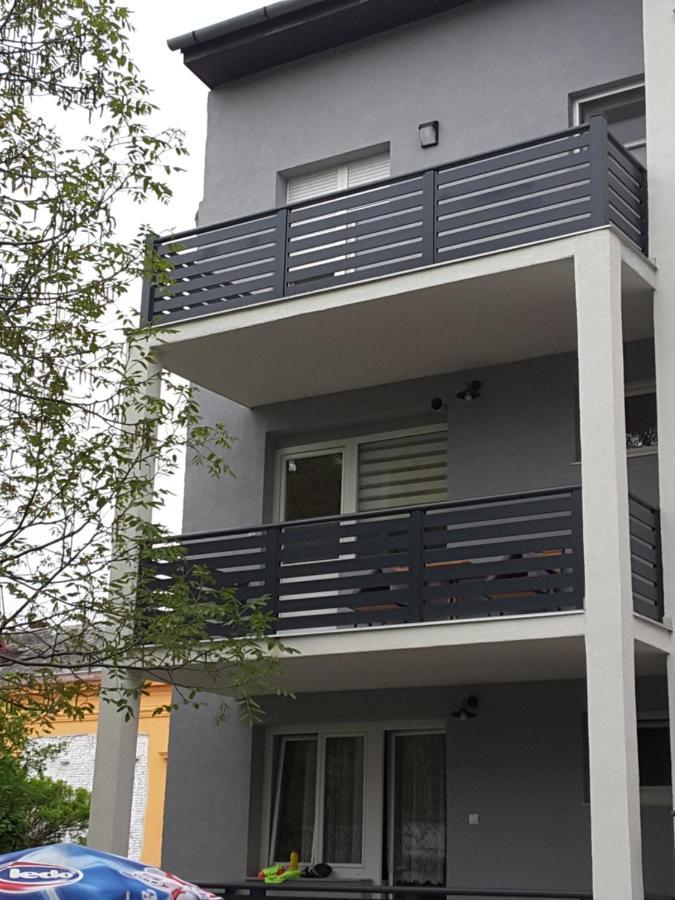 אוסילק Apartman Bloom מראה חיצוני תמונה