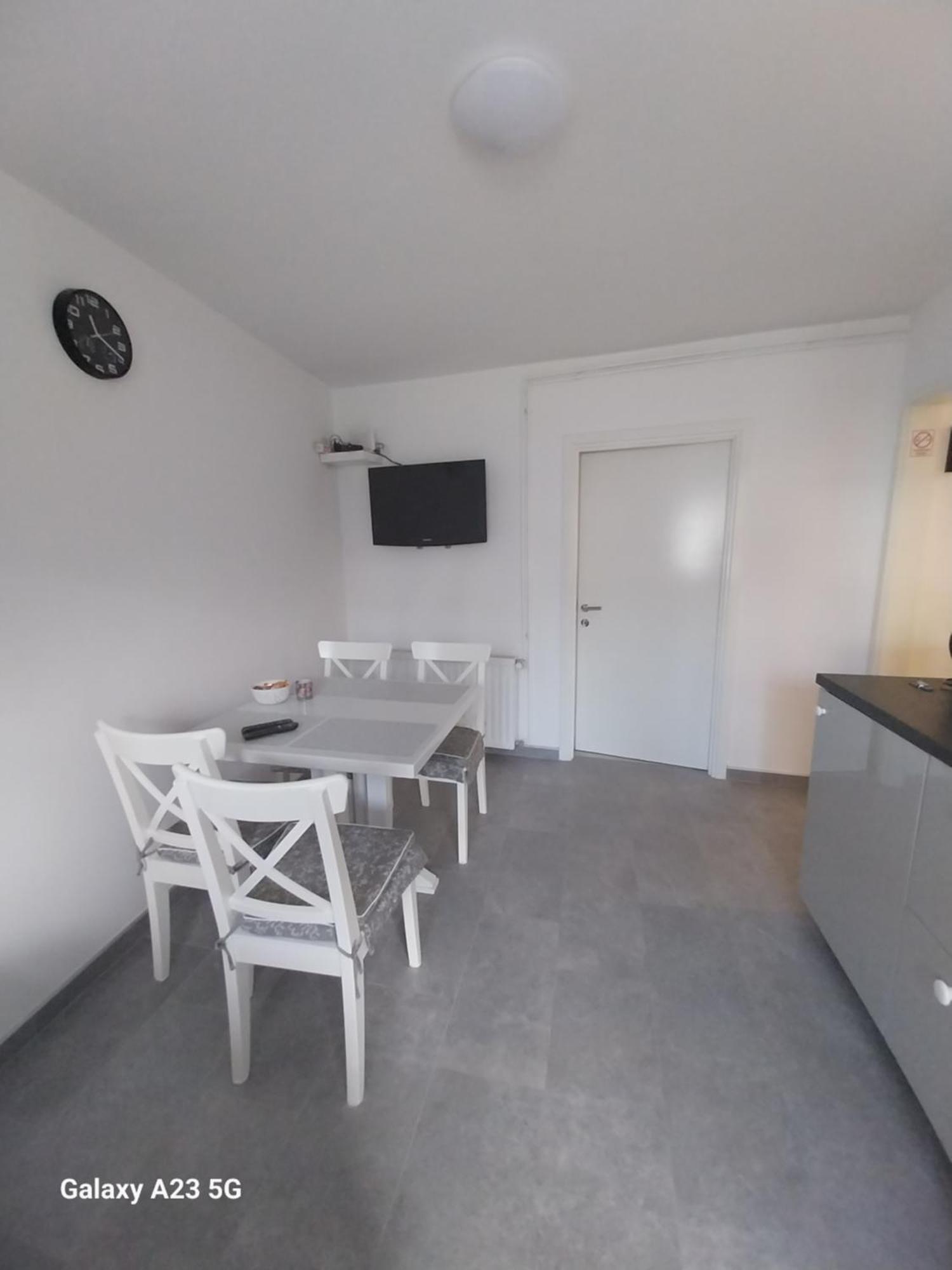 אוסילק Apartman Bloom מראה חיצוני תמונה