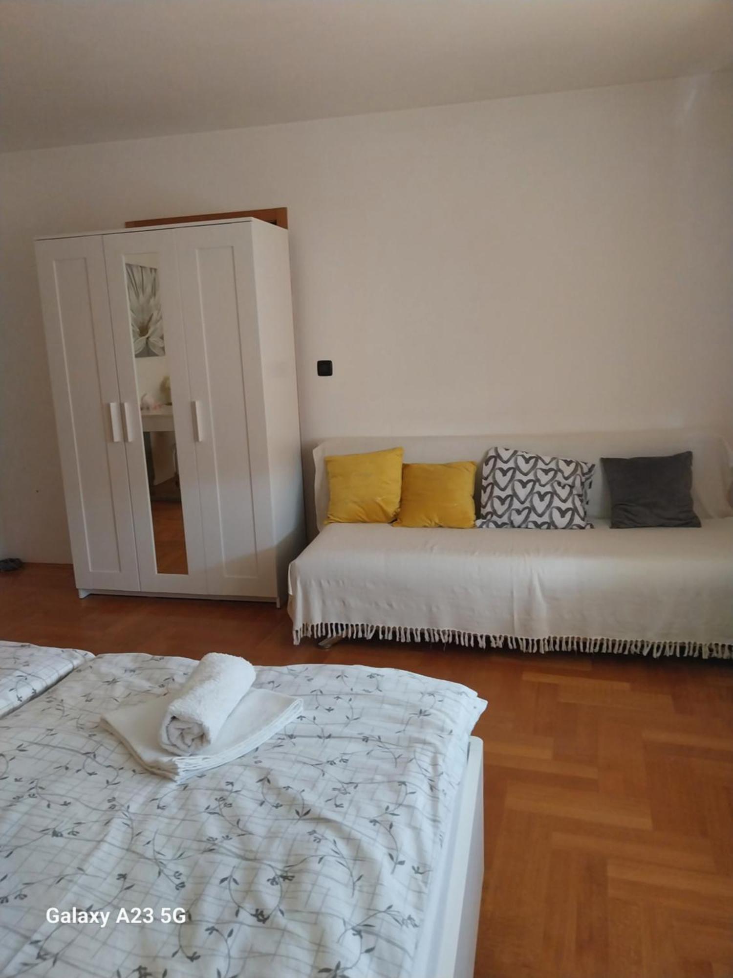 אוסילק Apartman Bloom מראה חיצוני תמונה